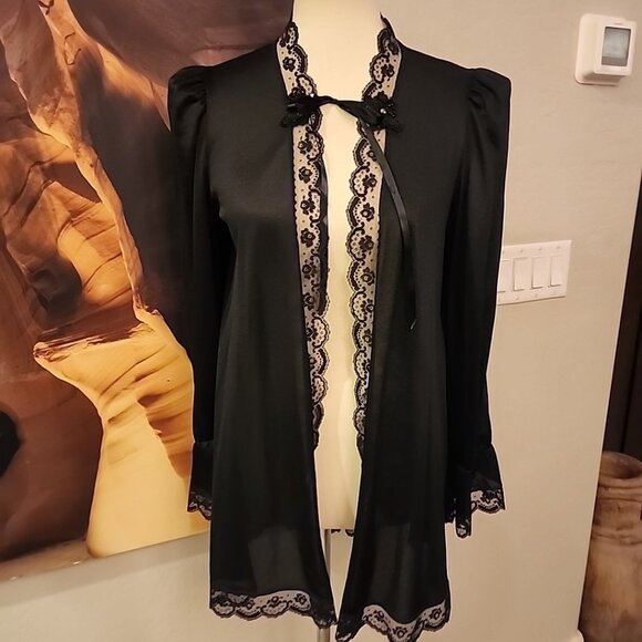 Vintage Petra Bed Jacket Black M Lace Trim Lingerie Short Robe Nylon USA - Picture 1 of 9